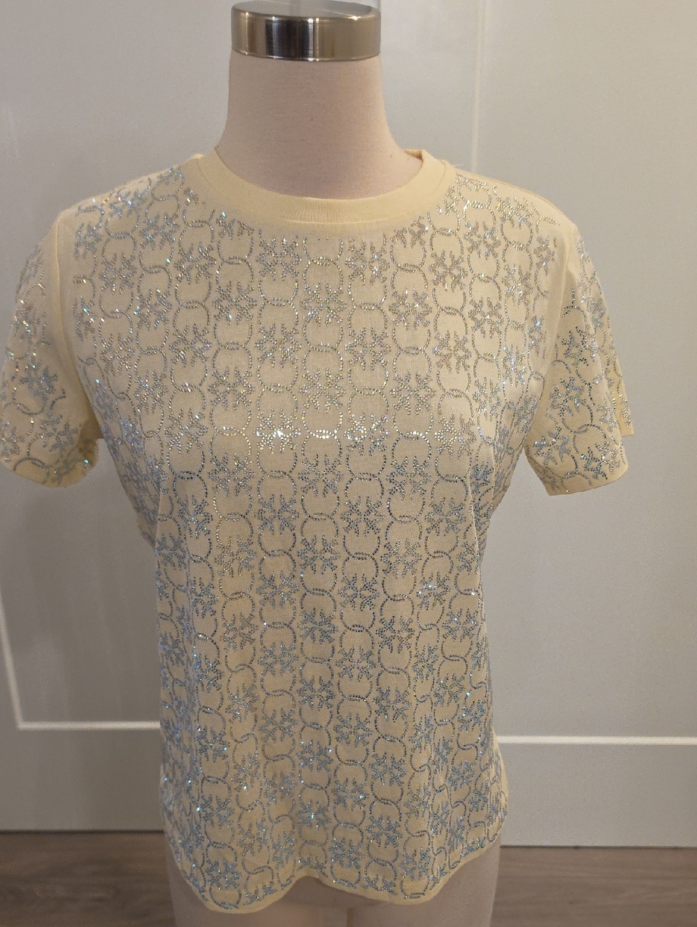 Pinko designer women’s Cream Short-Sleeve Sequin Top size M new without tag
